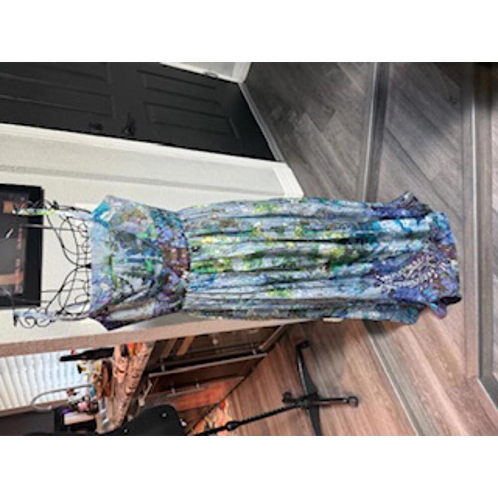 Suzy Chin Maxi In Satin Size  12